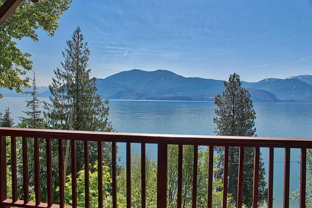 Image 1: AMAZING VIEWS