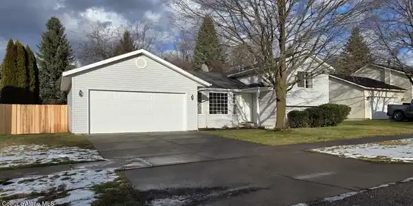 869 W Mustang AVE