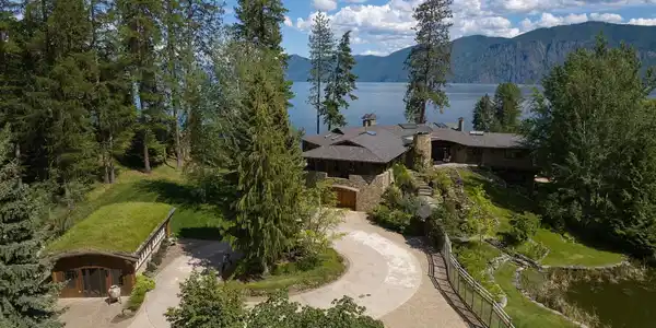 Image 2: Lakeside Sanctuary