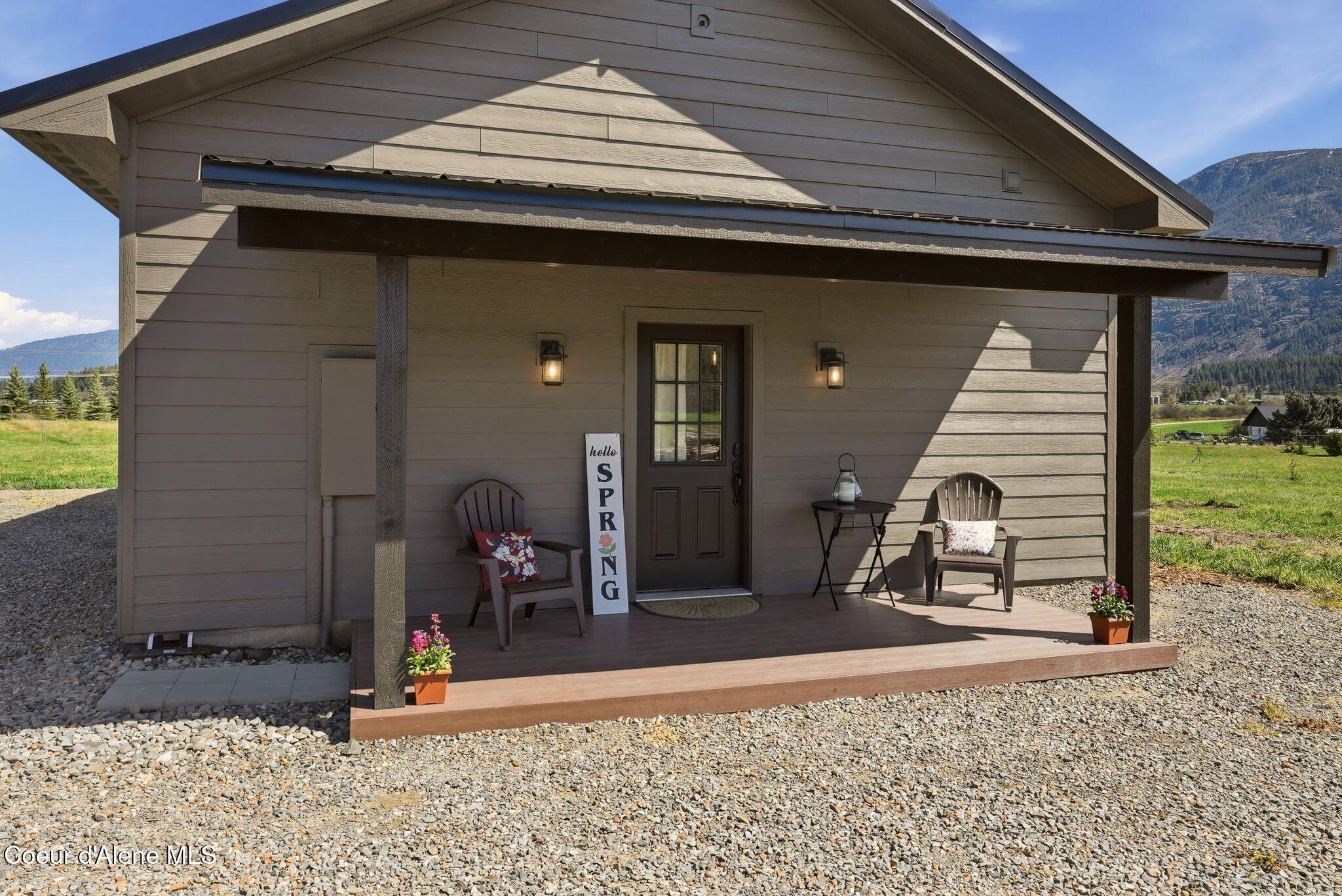 Image 3: Covered Front Porch