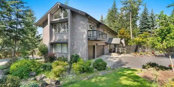 Image 3: 10-Side of Home
