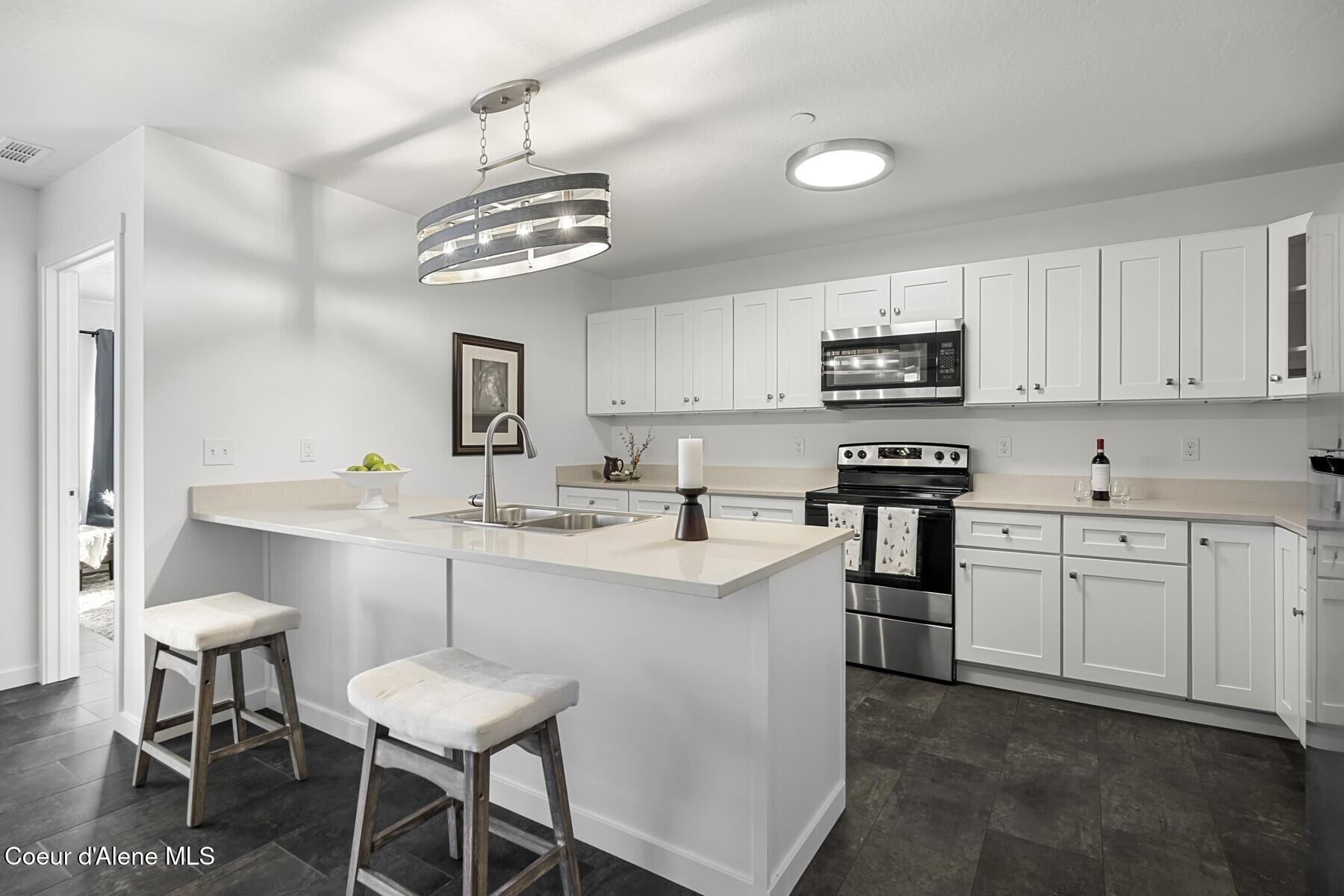 Image 3: Excellent Kitchen Space