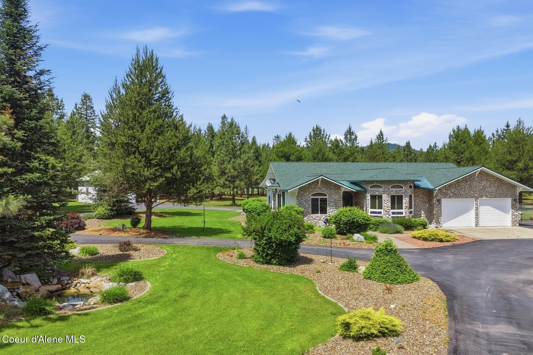Image 3: Estate setting