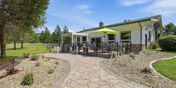Image 4: Tranquil Outdoor Living