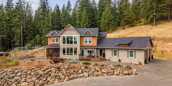 Image 2: Exterior