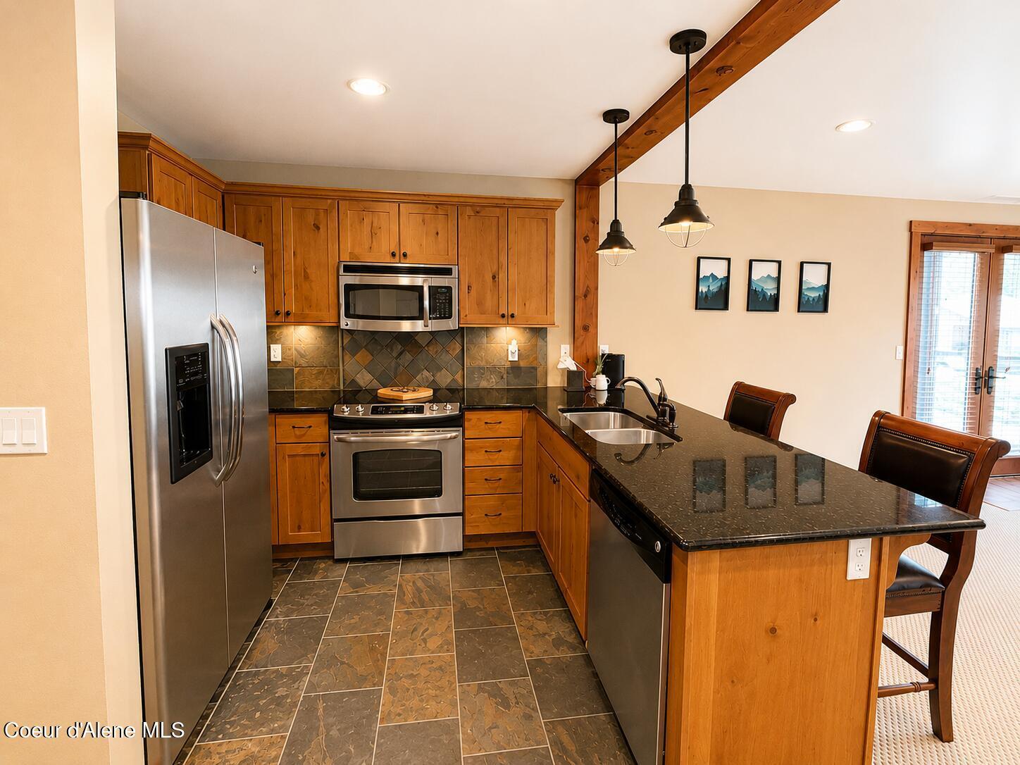 Image 4: Kitchen