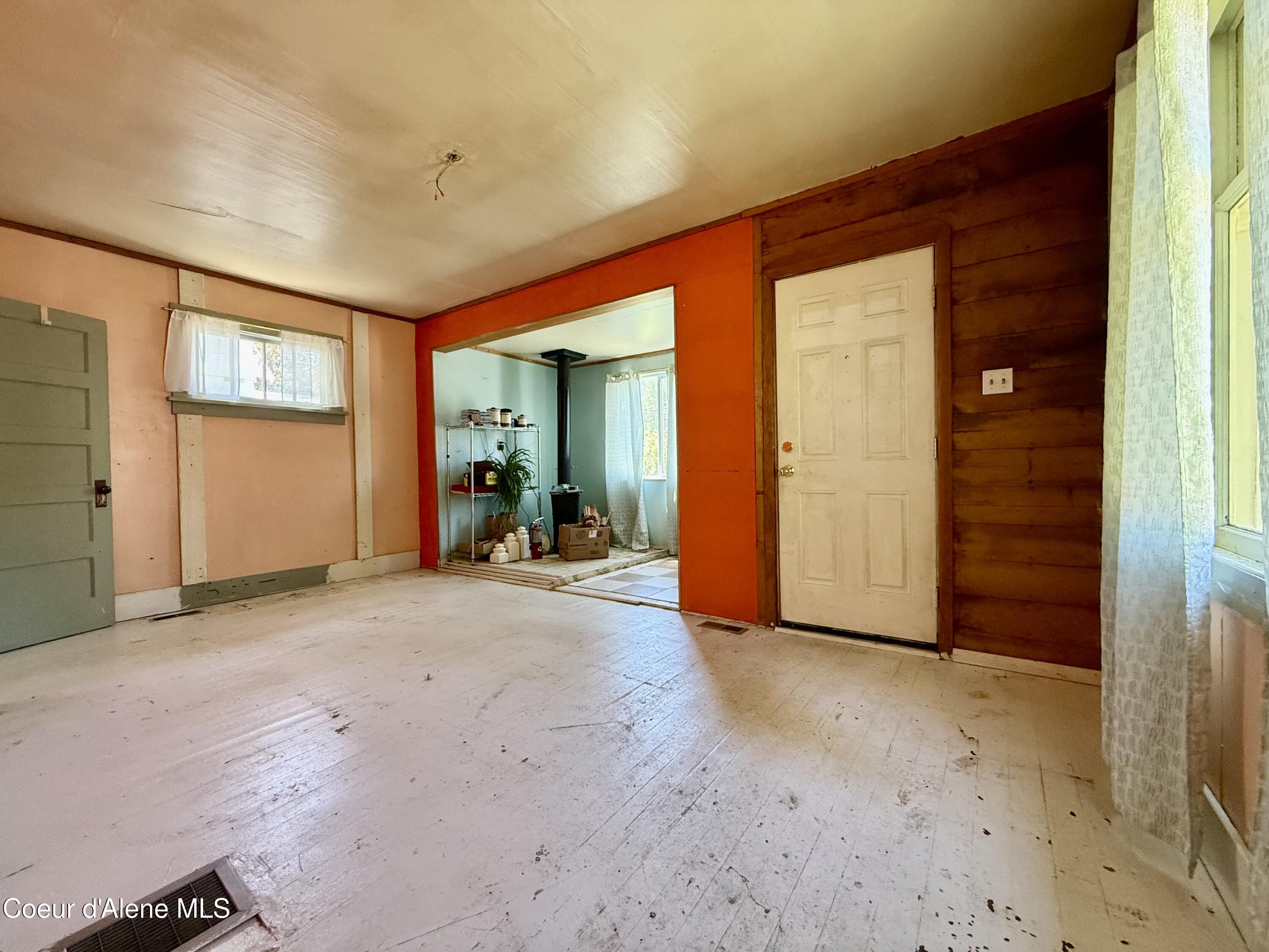 Image 3: Living Room