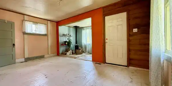 Image 3: Living Room