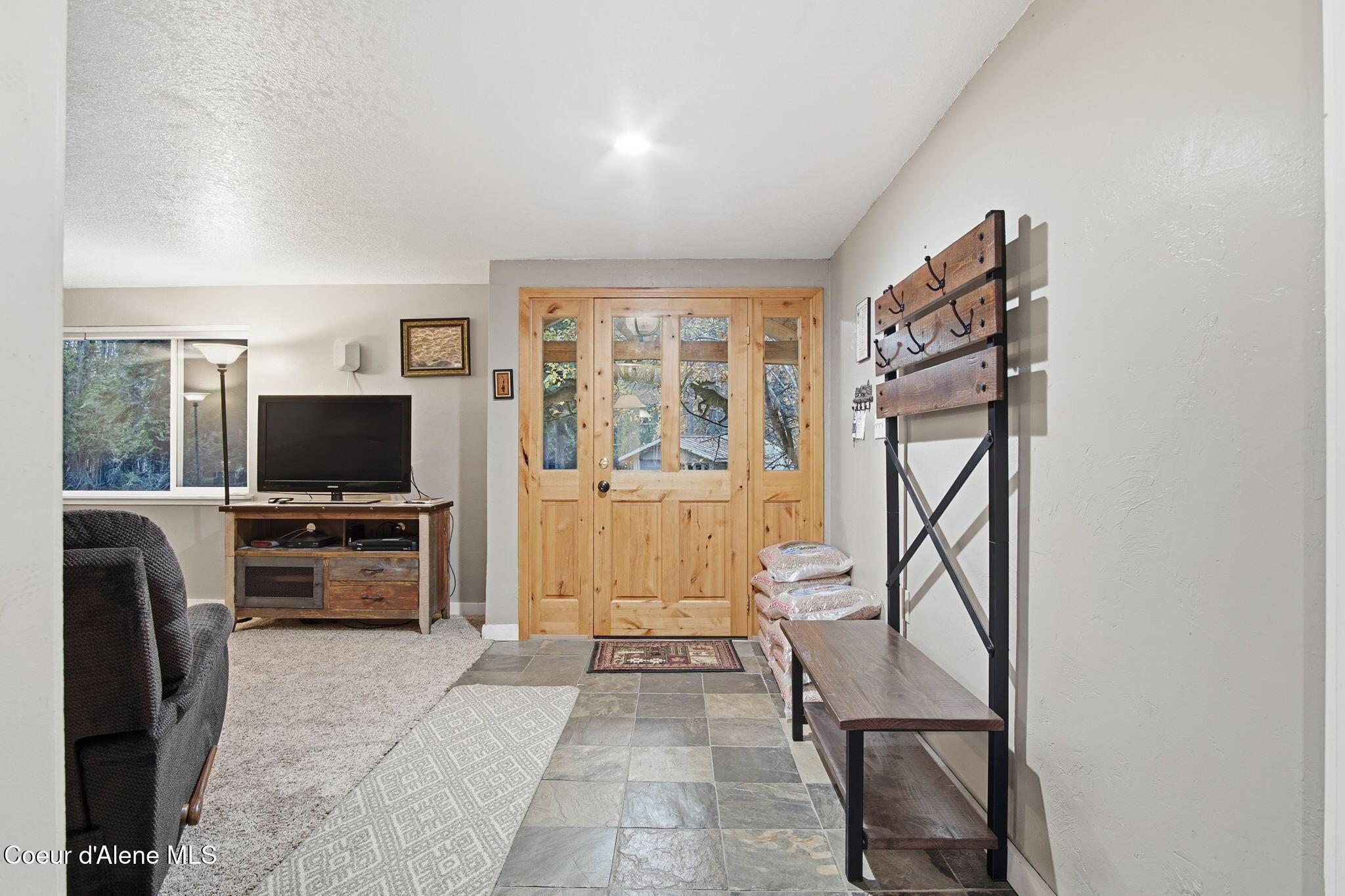 Image 2: 2. Main Floor 527 Entry