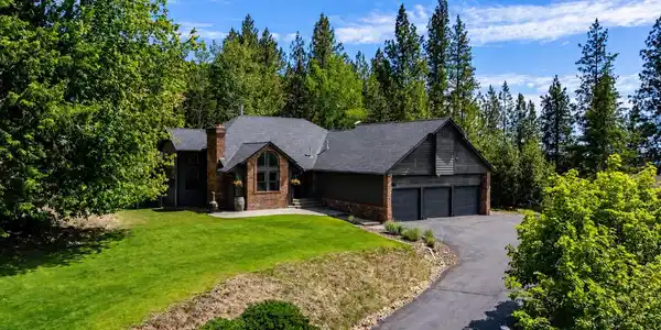 2016 E Packsaddle Dr