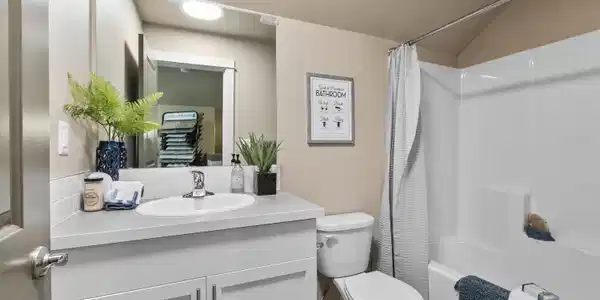 Image 4: Targhee - Bathroom 2