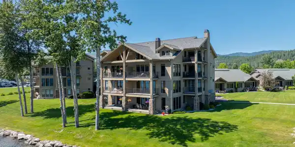 653 Dover Bay Pkwy