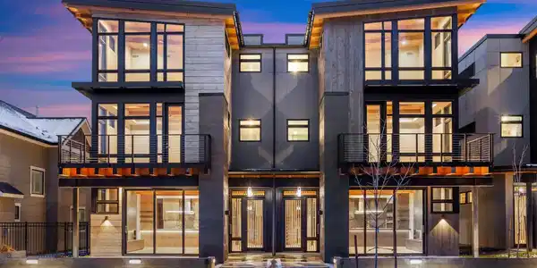 810 E Lakeside Ave