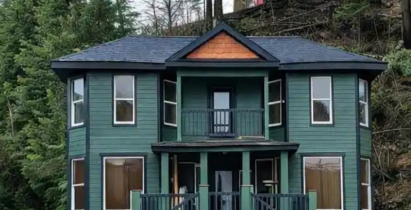 118 River St