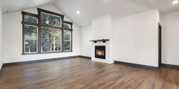Image 3: Living - small view fireplace