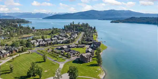 Image 2: Incredible Location in Dover Bay