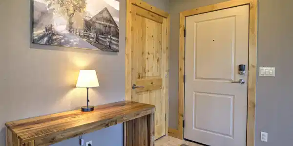 Image 3: Inviting Entry with Coat Closet