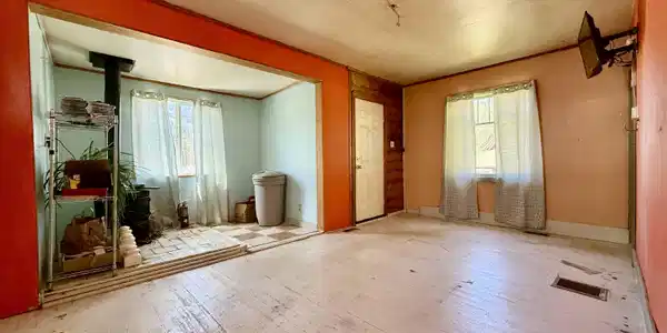 Image 4: Living Room