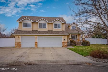 1529 W Coquille Ct