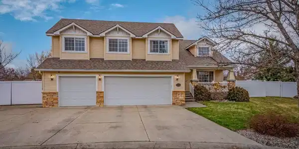 1529 W Coquille Ct