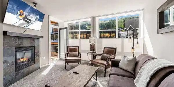 Image 2: Fully Remodeled Condo