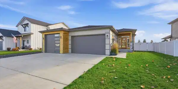 3294 W Giovanni LN