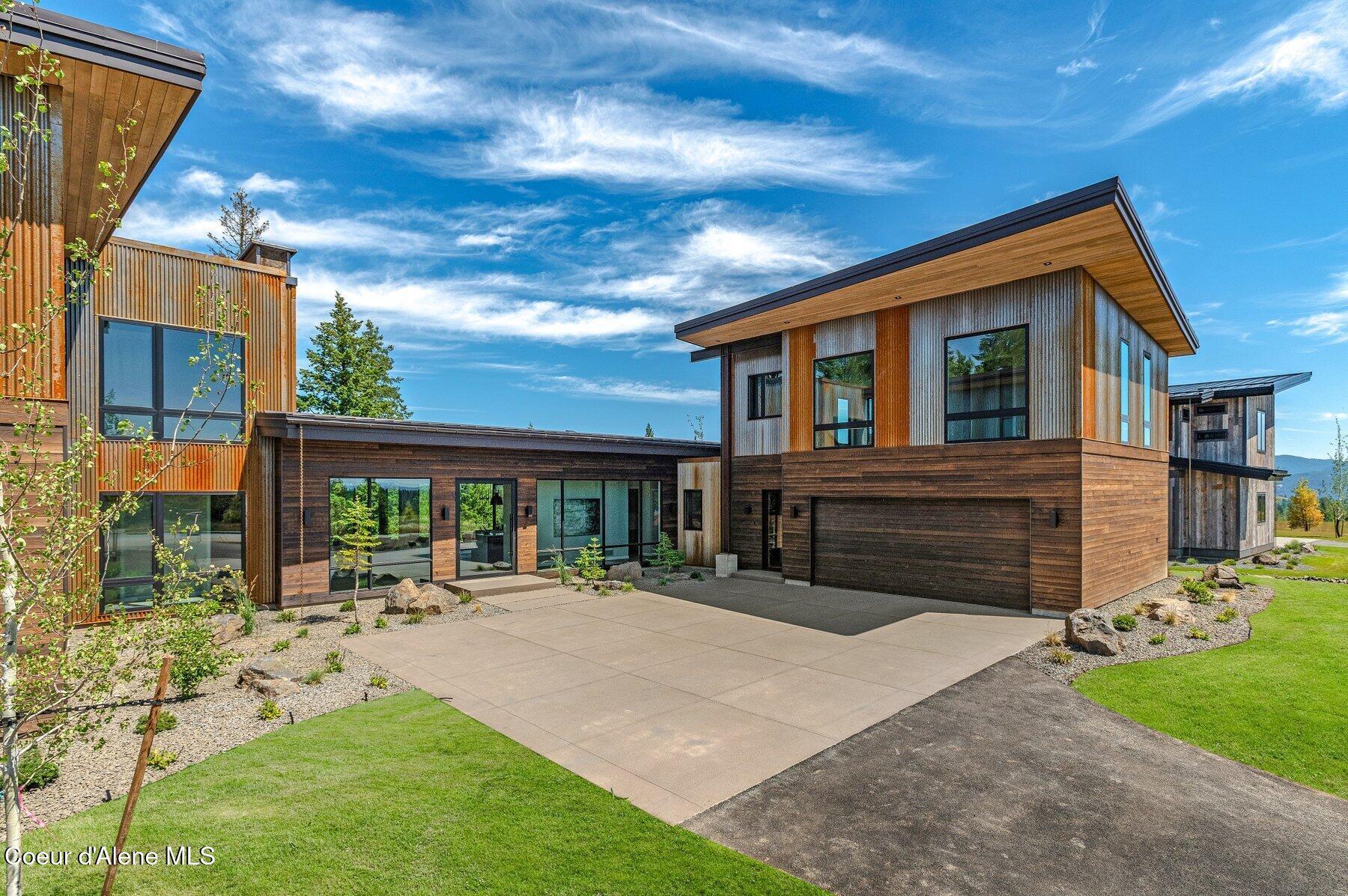 Image 2: Driveway & Garage