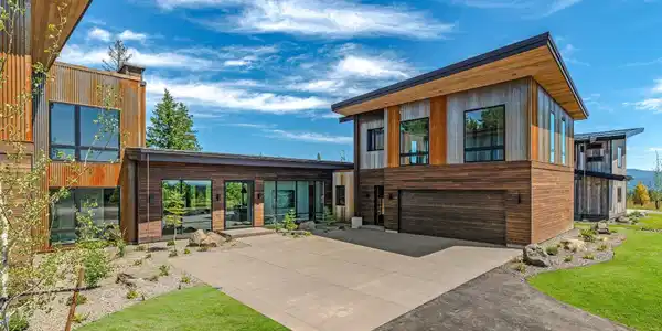 Image 2: Driveway & Garage