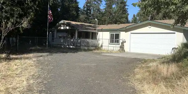140 W Dakota AVE