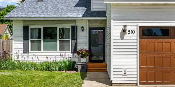 Image 3: Front door