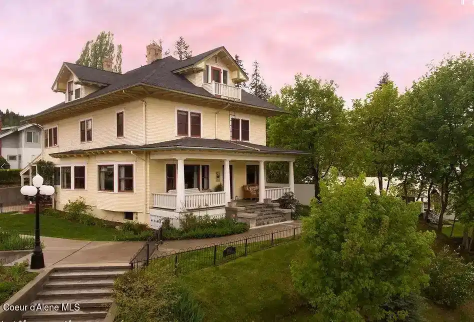 Image 1: Fort Hemenway Manor