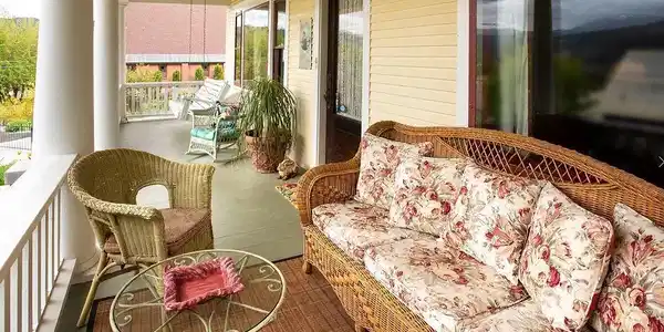Image 3: porch