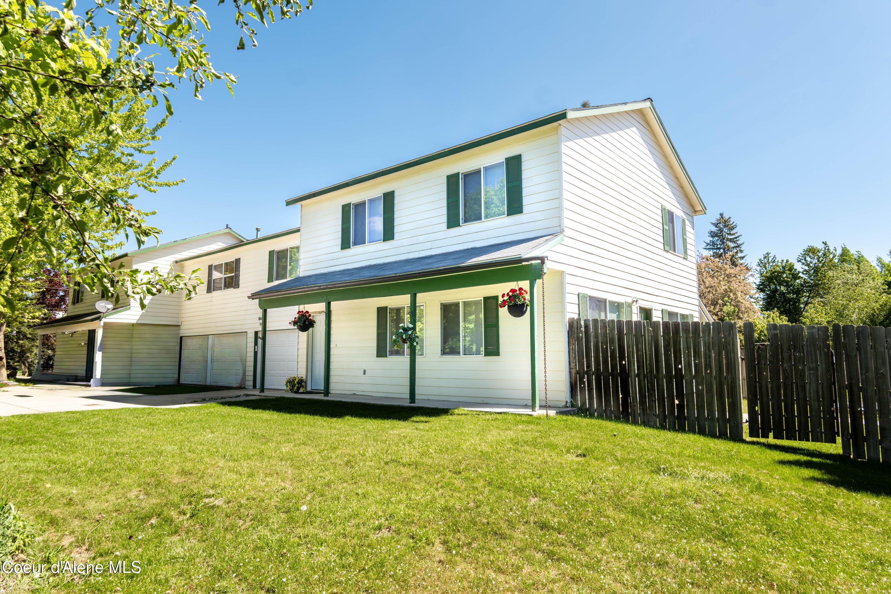 Image 1: Beautiful Large Townhome