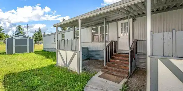 Image 4: Front Entrance