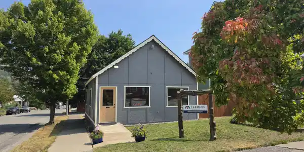 Image 3: Corner View
