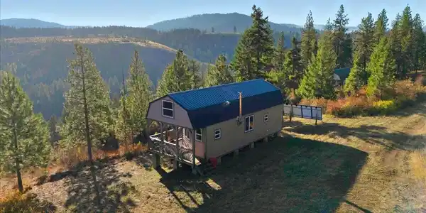 Image 4: 04-Aerial cabin