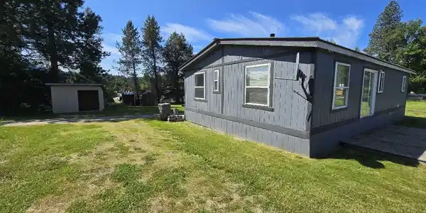 Image 2: Manufactured home