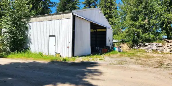 Image 3: 40 foot shop