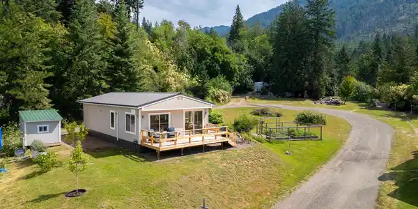 302 School Rd