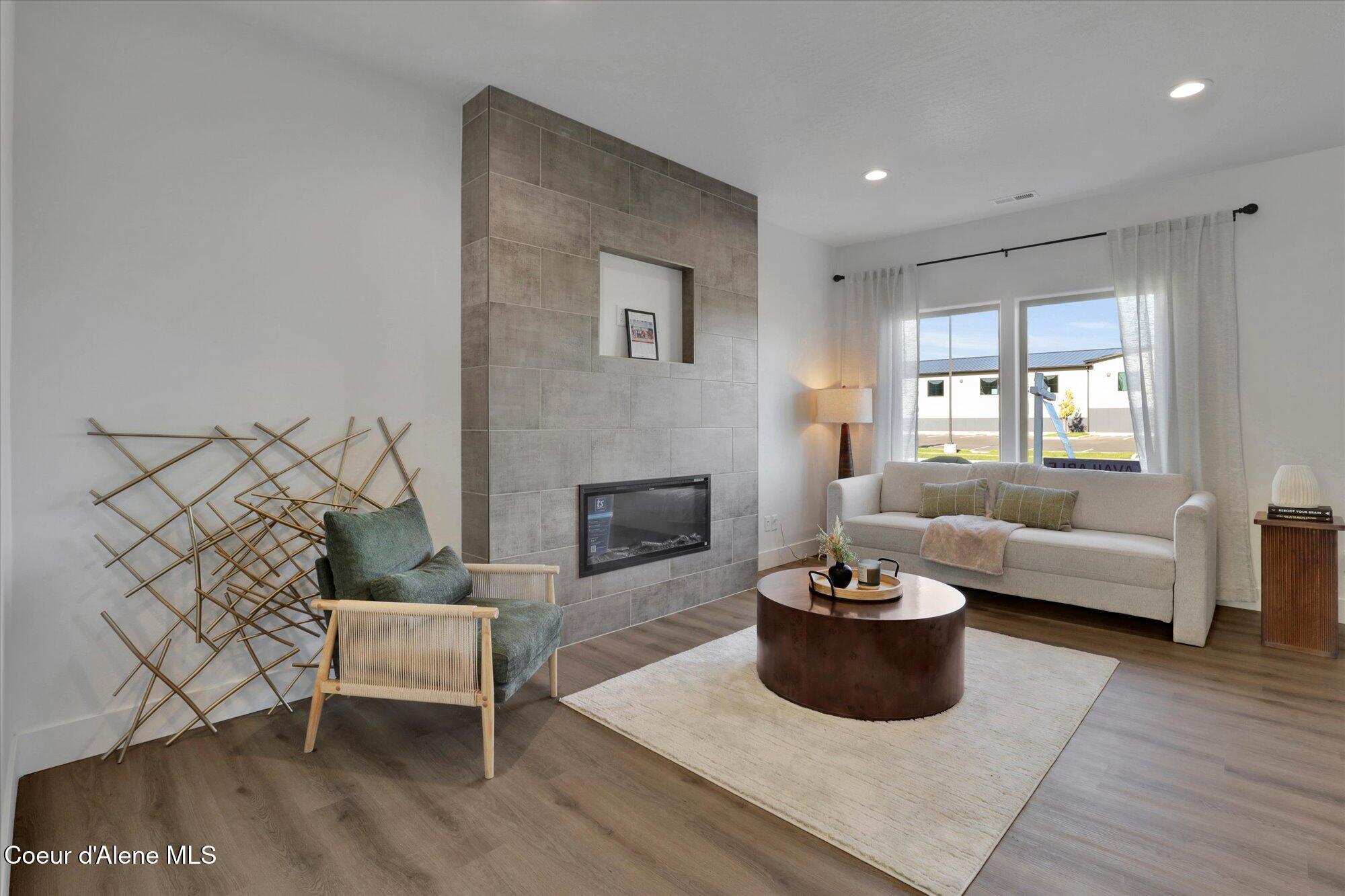 Image 2: 04-717 Creative Way