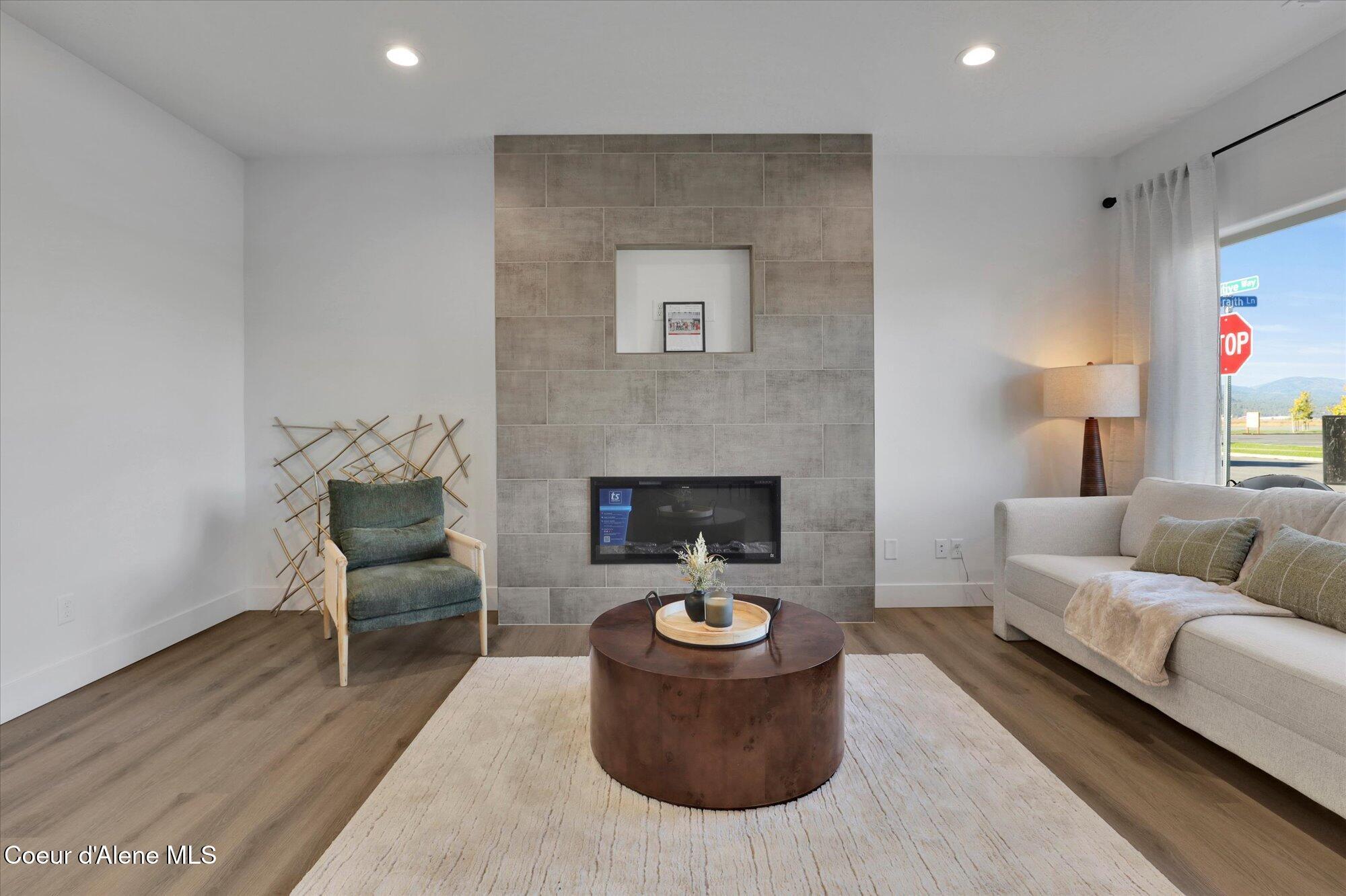 Image 4: 06-717 Creative Way