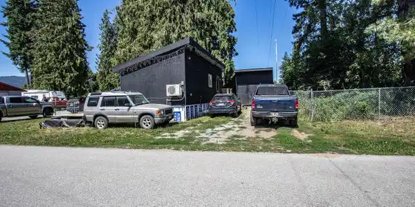 555 N Stephen St