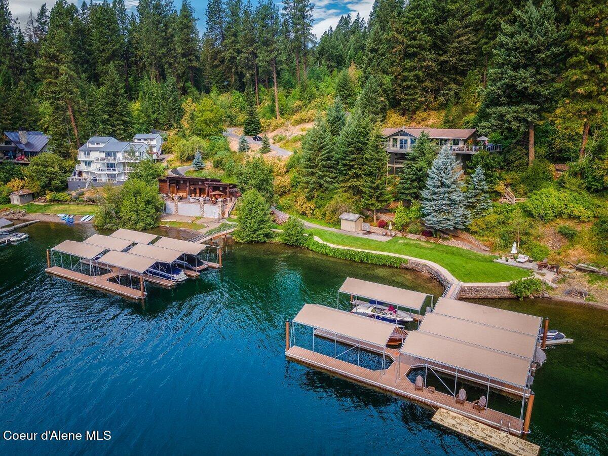 Image 3: Lake Access & Boat Slip Included