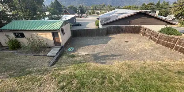 Image 2: Lot 1