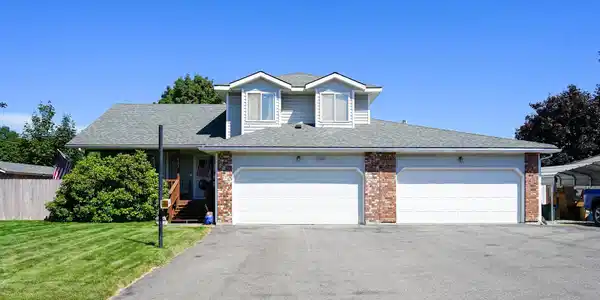 623 E Maple PL