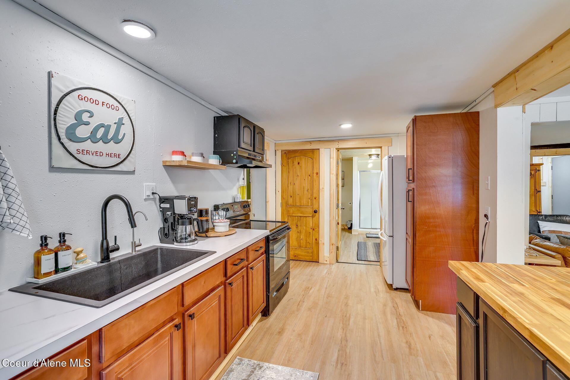 Image 2: Kitchen