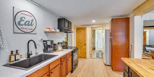 Image 2: Kitchen