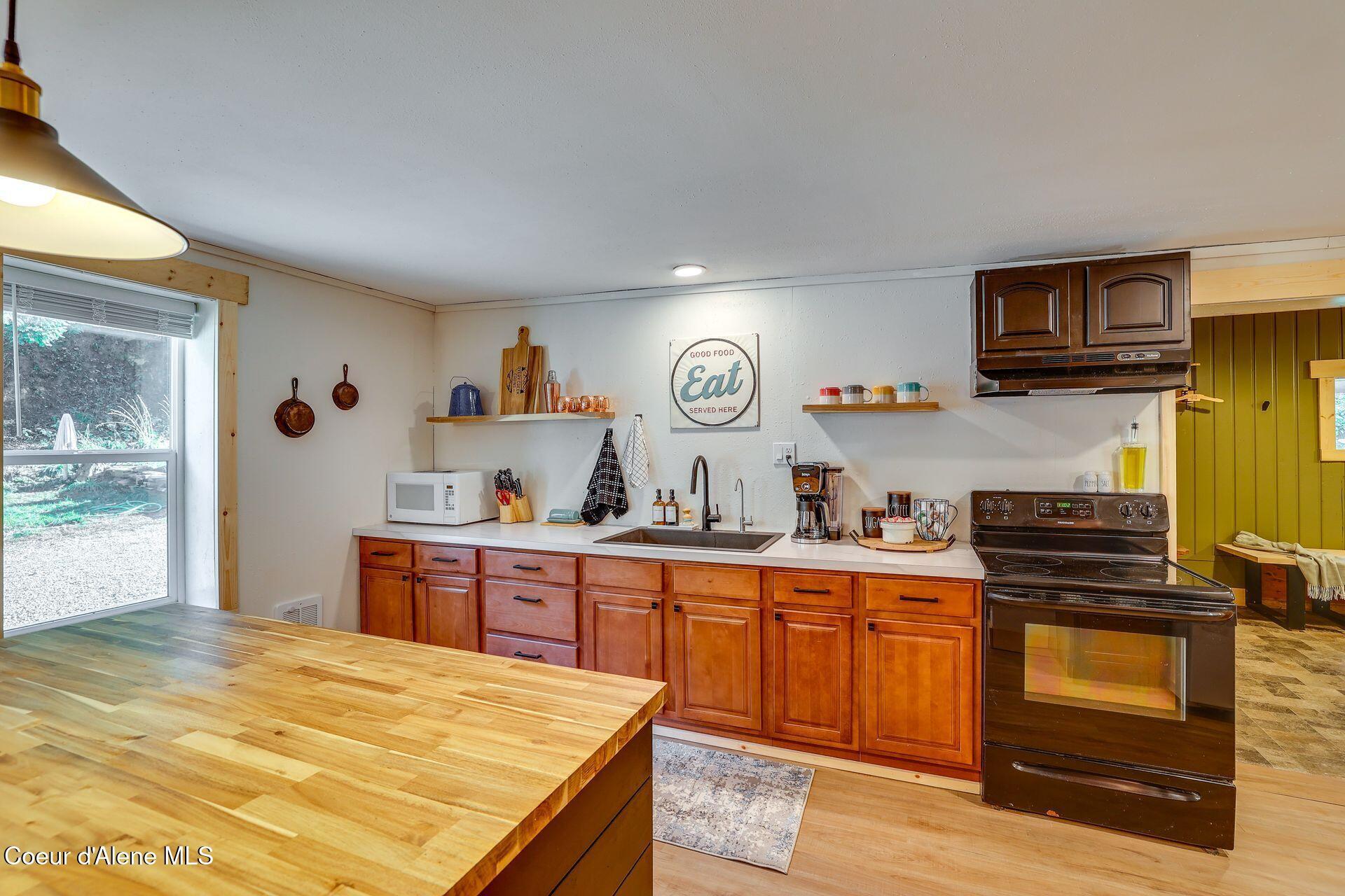 Image 3: Kitchen