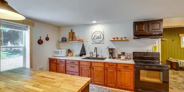 Image 3: Kitchen