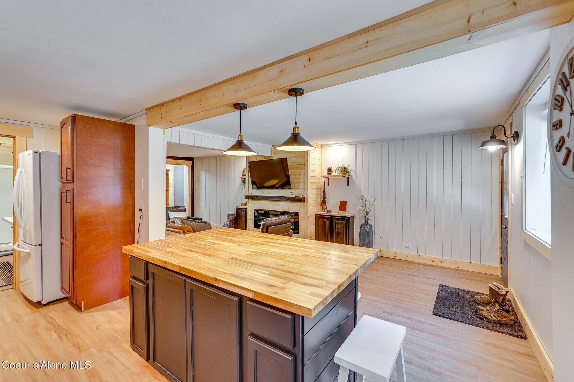 Image 4: Kitchen